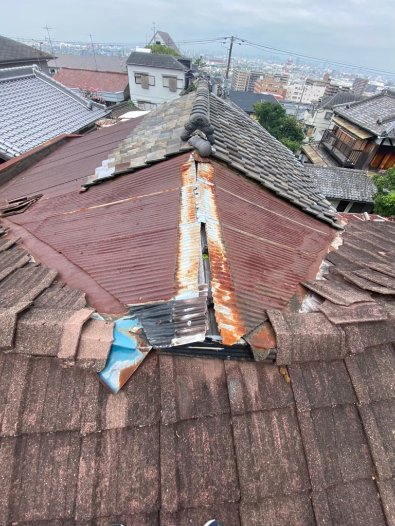 大阪府東大阪市　T様邸　屋根の葺き替え改修工事の施工前