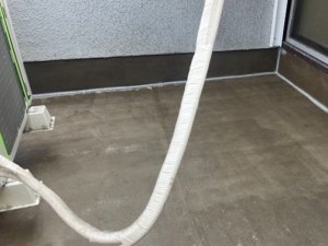 複合塗膜防水工事 中塗り (密着工法)